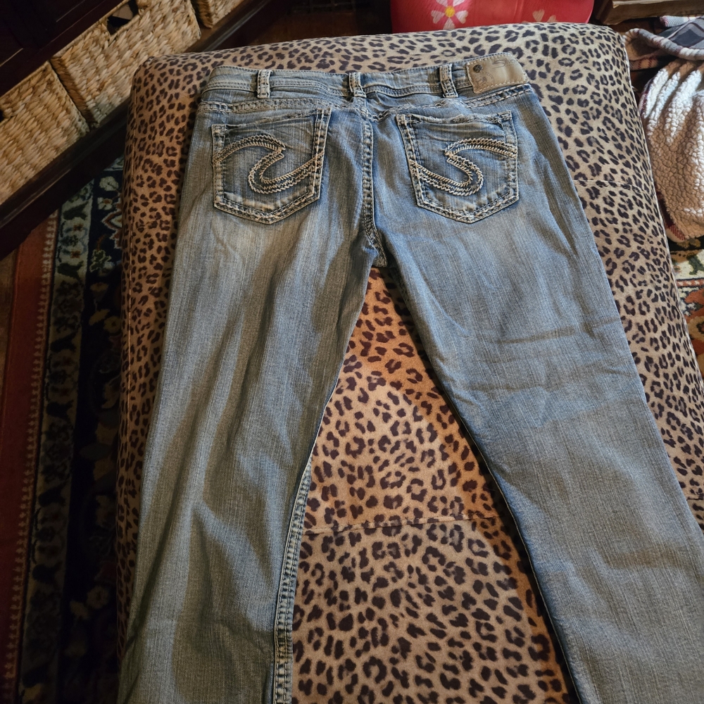 Silver Jeans Women's Light Blue Straight Leg Jeans with Embroidered Back Pockets